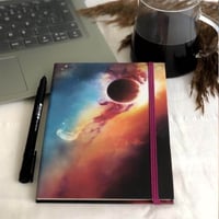 Space Uzay 2 Tasarımlı Lastikli Çizgisiz Defter
