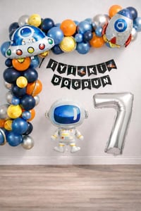 Uzay Temalı Doğum Günü Seti 7 Yaş; 4 Adet Folyo, 60 Lateks Balon, Banner, Balon Zinciri, Balon Bandı