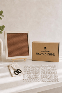 WoodArt Premium Letter Board Seti, Ceviz Kahve Keçe Yüzeyli Doğal Çam Ahşap Yazı Panosu – Şövale Standlı Dekoratif Set
