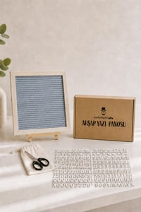 WoodArt Premium Letter Board Seti, Füme Antrasit Keçe Yüzeyli Doğal Çam Ahşap Yazı Panosu – Şövale Standlı Dekoratif Set