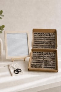 WoodArt Premium Letter Board Seti, İnci Beyazı Keçe Yüzeyli Doğal Çam Ahşap Yazı Panosu – Şövale Standlı Dekoratif Set