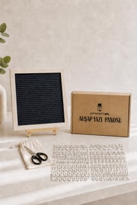 WoodArt Premium Letter Board Seti, Mat Gece Siyahı Keçe Yüzeyli Doğal Çam Ahşap Yazı Panosu – Şövale Standlı Dekoratif Set