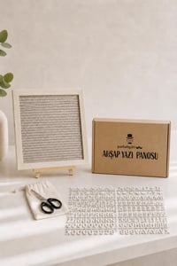 WoodArt Premium Letter Board Seti, Şampanya Krem Keçe Yüzeyli Doğal Çam Ahşap Yazı Panosu – Şövale Standlı Dekoratif Set