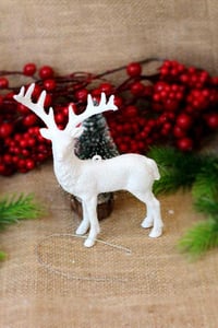 Yılbaşı Çam Ağacı Süsü Beyaz Simli Geyik 15 Cm 