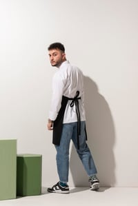 C-08 SPECIAL (Oğuz Arda) - Özel Kesim Beyaz Şef Ceketi ve Çıtçıtlı Siyah Önlük Takımı 