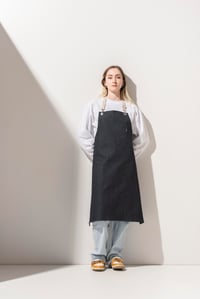 D-110 JULIA -  Bej Rengi Deri Askılı Lacivert Beyaz Çizgili Kot Önlük 