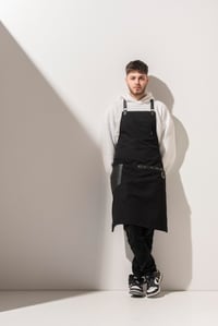 D-137 JOSEPH -  Siyah Deri Detay ve Askılı Siyah Önlük 