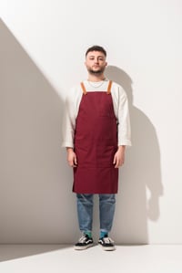 D-146 KEVIN - Tarçın Rengi Deri Askılı Bordo Önlük 