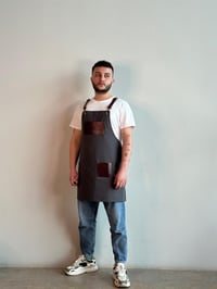 D-163 LEE - Koyu Kahverengi Deri Detaylı Çapraz Askılı Koyu Gri Önlük 