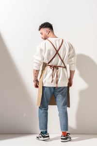 D-177 THOMAS - Çıkarılabilir Taba Rengi Askılı Camel Önlük 