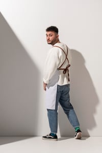 D-177 THOMAS - Çıkarılabilir Taba Rengi Askılı Beyaz Önlük 