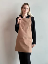 K-155 HOLLY - Çapraz Askılı Hazelnut Önlük 