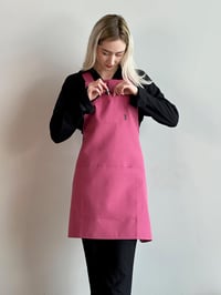 K-155 HOLLY - Çapraz Askılı Koyu Pembe Önlük 