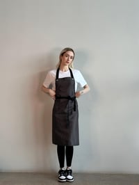 K-159 CHELSEA - Siyah Beyaz İnce Çizgili Önlük 