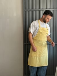 PREMIUM K-114 AXEL - Cep Detaylı Beyaz Çizgili Sarı Önlük 