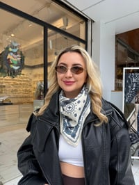 Krem Üzeri Mavi Renk Etnik Desen Fular