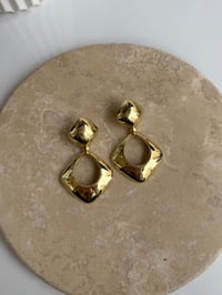 Marka Model Geometrik Şekil Gold Sallantılı Küpe