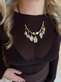 Marka Model Kahverengi Gold Sembollü Kolye