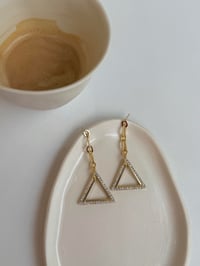 Özel Seri 14k Gold Üçgen Detaylı Taşlı Küpe