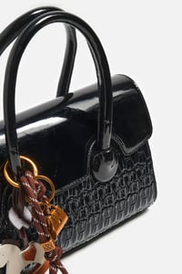 CHARM DETAYLI EL ÇANTA