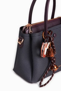 CHARM DETAYLI EL ÇANTA