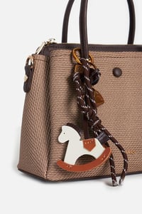 CHARM DETAYLI EL ÇANTA