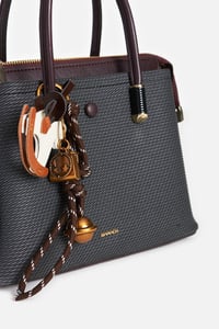CHARM DETAYLI EL ÇANTA