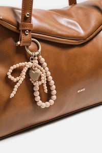CHARM DETAYLI OMUZ ÇANTA