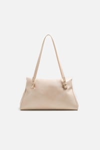 CHARM DETAYLI OMUZ ÇANTA