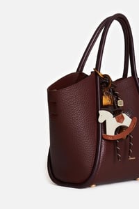 CHARM DETAYLI UZUN ASKILI EL ÇANTA