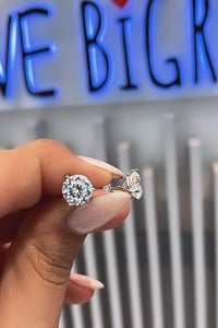 İthal Vip Seri Mozanite 3 Tırnaklı Bigy Tektaş Küpe
