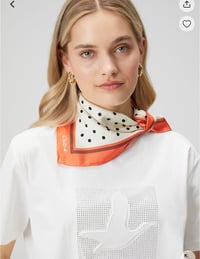 Beyaz Kabartma Kuş Detaylı Tshirt