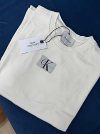 CK ÖN LOGO DETAYLI TSHİRT