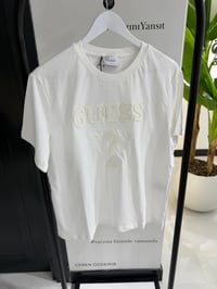 Gue Kabartma Detaylı Beyaz Tshirt 