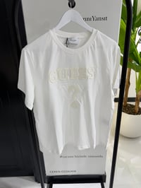 Gue Kabartma Detaylı Beyaz Tshirt 