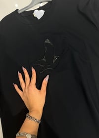 Kuş Nakışlı Taş Detaylı Tshirt