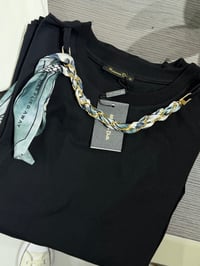 Massi Fular Detaylı Siyah Tshirt