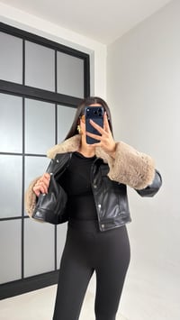 Siyah Astarlı Kürk Detaylı Premium Deri Ceket GAUS-01072GAUSCEKETGAUS-01072