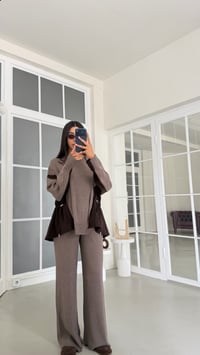 Kahve Paraşüt Kumaş Detaylı Beli Ayarlanabilir Kazak Pantolon İkili Triko Takım GAUS-02075GAUSTAKIMGAUS-02075