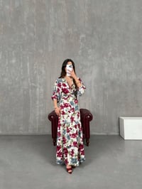 Çiçek Desenli Viskon Çapraz Dekolteli Yandan Fermuarlı Beli Lastikli Elbise Gaus00260GausELBİSEGU1001601