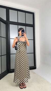 Siyah Şeritli Ayarlanabilir Askılı Fularlı Astarlı Tasarım Elbise GAUS-01469GAUSELBİSEGAUS-01469