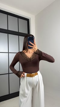 Acı Kahve Dantel Detaylı Kaşmir Dokulu Bluz GAUS-01094GAUSBLUZGAUS-01094