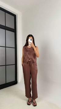 Mürdüm Parlak Çapraz Düğme Detaylı Asimetrik Bluz Beli Lastikli Pantolon İkili Takım Gaus00569GausTAKIMGU1002327