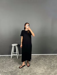 Minu Siyah Salaş Yırtmaçlı Bisiklet Yaka ElbiseGausELBİSEGU008150