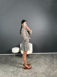 Desenli Kemerli Şifon Elbise GausELBİSEGU007253