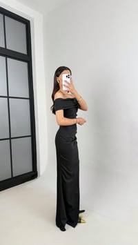 Siyah Madonna Yaka Yırtmaçlı İthal Kumaş Elbise Gaus00436GausELBİSEGU1002011