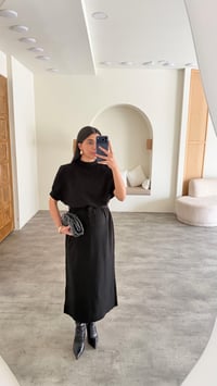 Siyah Kuşaklı Triko Midi Elbise GAUS-01169GAUSELBİSEGAUS-01169