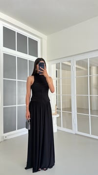 Siyah Drapeli Astarlı Sandy Kumaş Tasarım Elbise GAUS-01675GAUSELBİSEGAUS-01675