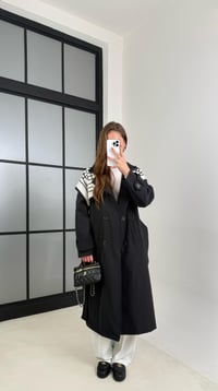 Siyah Fular Detaylı Kuşaklı Tasarım Trençkot GAUS-00515GAUSTRENÇKOTGAUS-00515