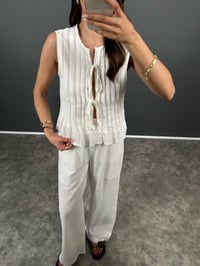 Presy Beyaz Keten Bağlamalı Sıfır Kol Yelekli Bol Paça Pantolon Yelek TakımGausTAKIMGU008386